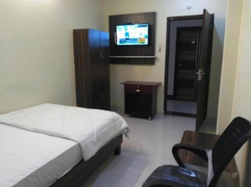 Oyo Flagship 80855 Hotel R Grand Vijayawada Ngoại thất bức ảnh