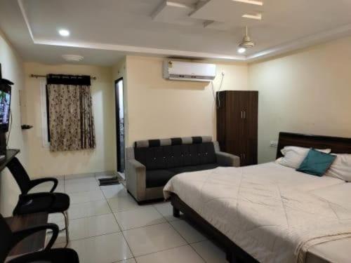 Oyo Flagship 80855 Hotel R Grand Vijayawada Ngoại thất bức ảnh