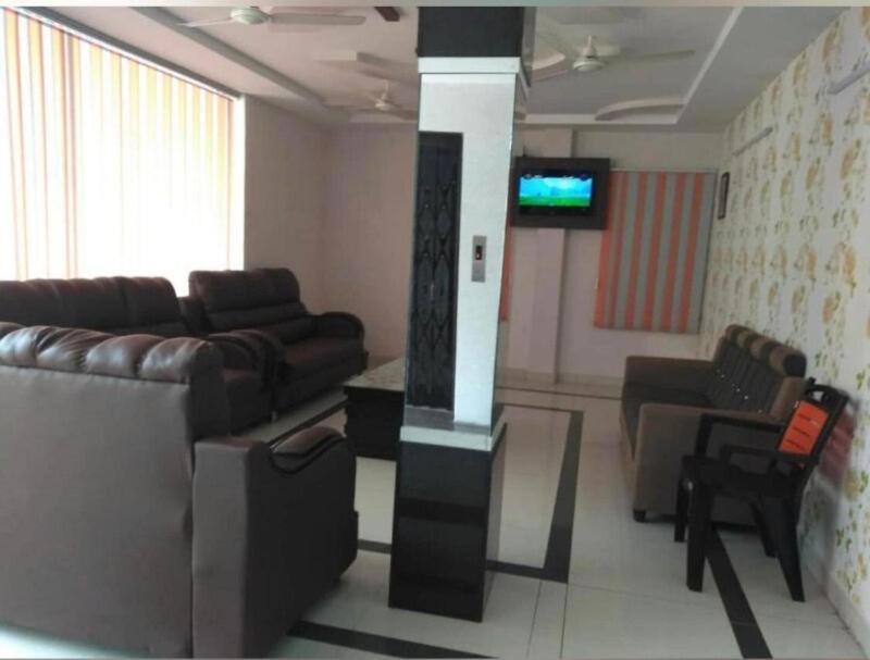 Oyo Flagship 80855 Hotel R Grand Vijayawada Ngoại thất bức ảnh