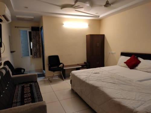 Oyo Flagship 80855 Hotel R Grand Vijayawada Ngoại thất bức ảnh